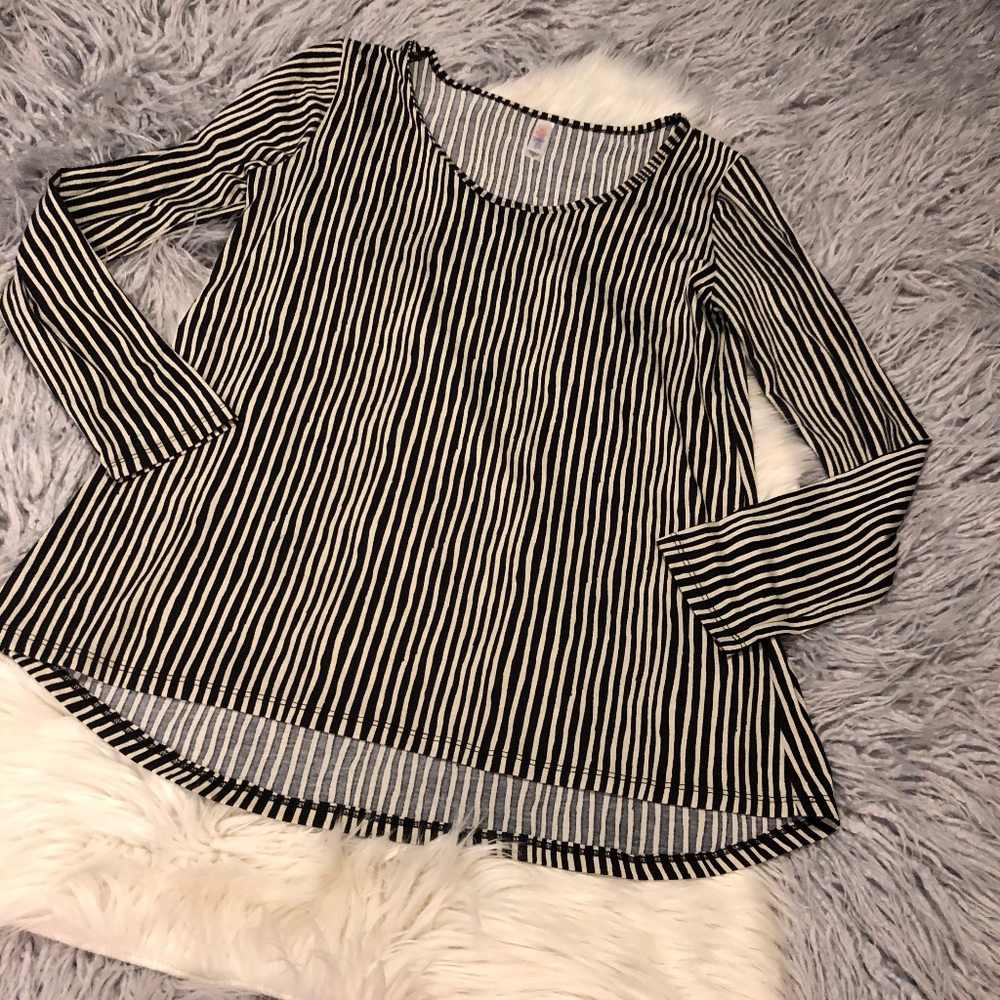 🦄Lularoe Striped Lynnae Longsleeve